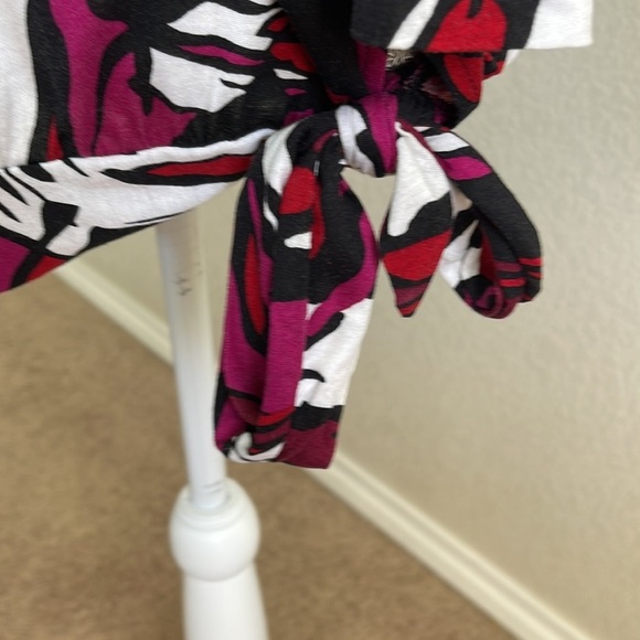 Women’s A.N.A Abstract Floral Blouse Size Medium - Picture 3 of 7